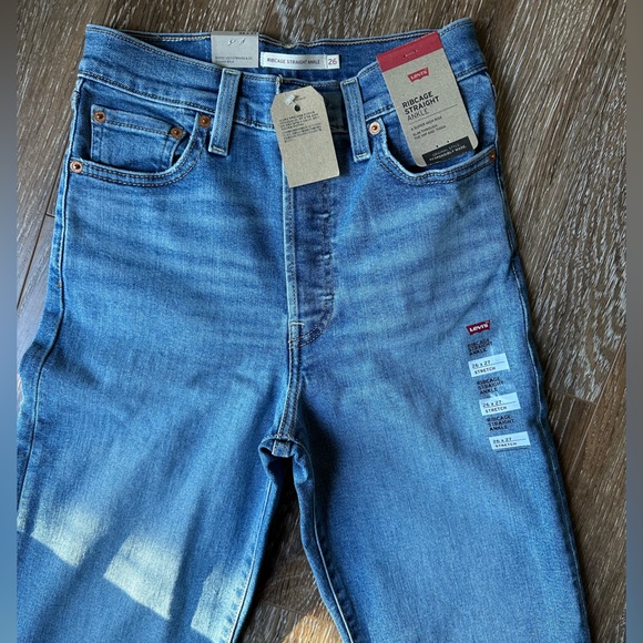 Levi’s Ribcage Straight Ankle Jeans in Medium Indigo - Picture 4 of 6